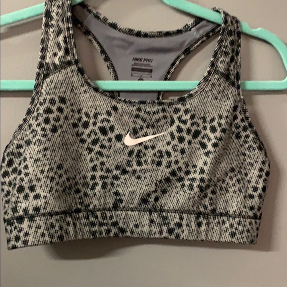 Nike pro sports bra